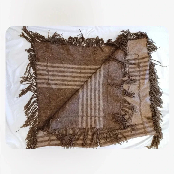 Alpaca Peru  Wool Vintage Shawl Fringe Heavyweight Brown Tan - Picture 7 of 8